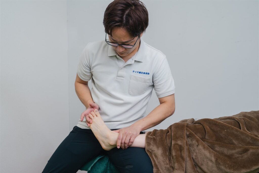 足まわりをゆるめる施術