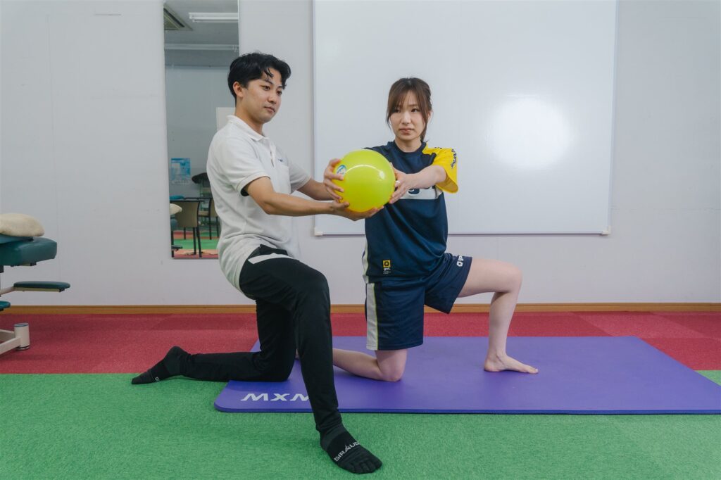 理学療法士と行う体の使い方の練習
