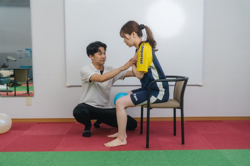 理学療法士と行う椅子からの立ち座りの練習
